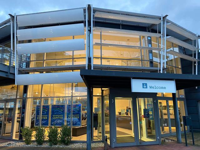 SMP Automobilhandel AG - Ihr Partner für Mobilität im Saarland Die Außenansicht des Autohauses der SMP Automobilhandel AG in Saarbrücken.
